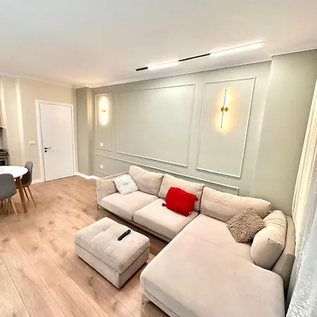 Metropolitan Apartment *